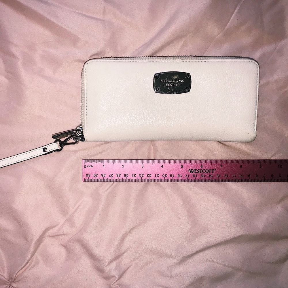 Micheal Kors wristlet Wallet